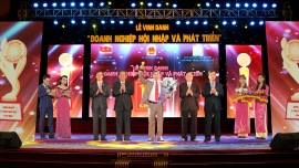 Tổng Giám đốc Cao Kim Trọng tiếp kiến Chủ tịch nước Trần Đại Quang và đón nhận giải thưởng Top 10 DOANH NGHIỆP HỘI NHẬP VÀ PHÁT TRIỂN - DOANH NHÂN QUỐC TẾ