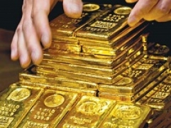 Giá vàng trong nước nhích tăng, đồng USD giảm