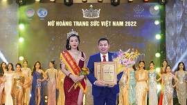 Kim Tín vinh dự được nhận 10 giải Đặc biệt Nữ hoàng trang sức Việt Nam